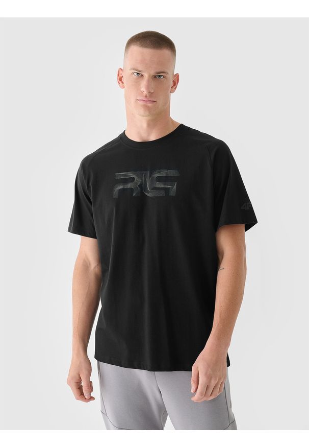4f - 4F T-shirt oversize męski 4F x Robert Lewandowski - czarny XXL. Kolor: czarny. Materiał: bawełna, jersey, dzianina. Długość rękawa: krótki rękaw. Długość: krótkie. Wzór: gładki, nadruk, ze splotem. Styl: klasyczny