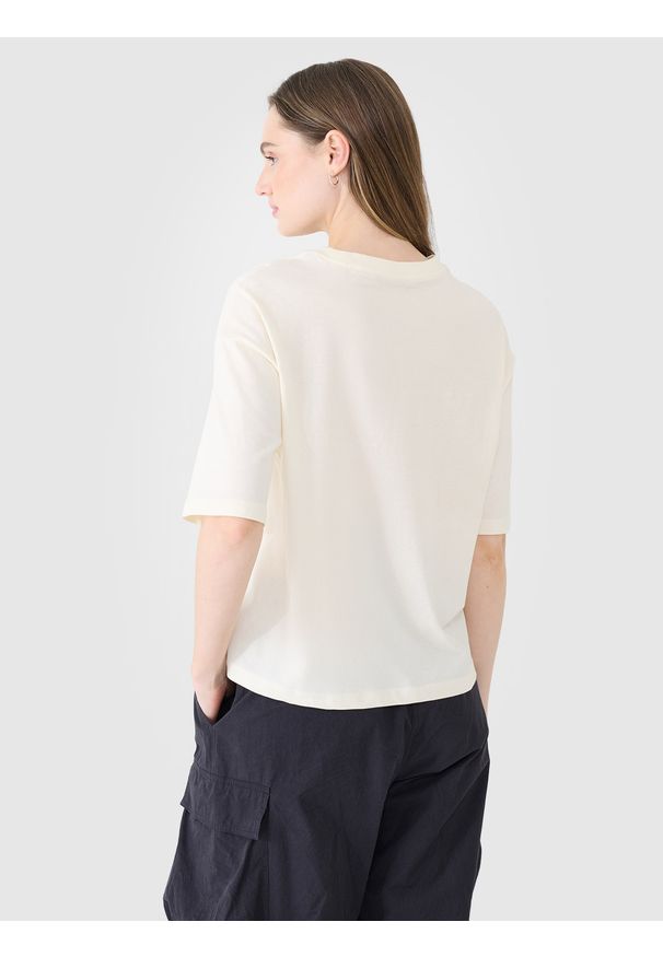 4f - 4F T-shirt oversize z nadrukiem damski - biały XS. Okazja: na co dzień. Kolor: biały. Materiał: bawełna, jersey, dzianina. Długość rękawa: krótki rękaw. Długość: krótkie. Wzór: nadruk. Sezon: lato. Styl: klasyczny, sportowy, casual