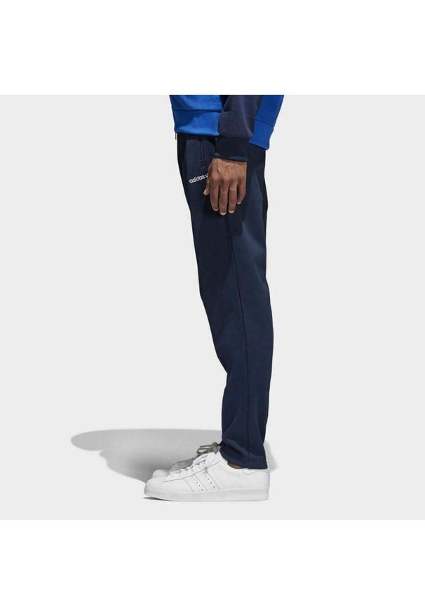 Spodnie turystyczne męskie Adidas Training Track. Kolor: niebieski. Materiał: bawełna, poliester. Sezon: lato. Sport: turystyka piesza