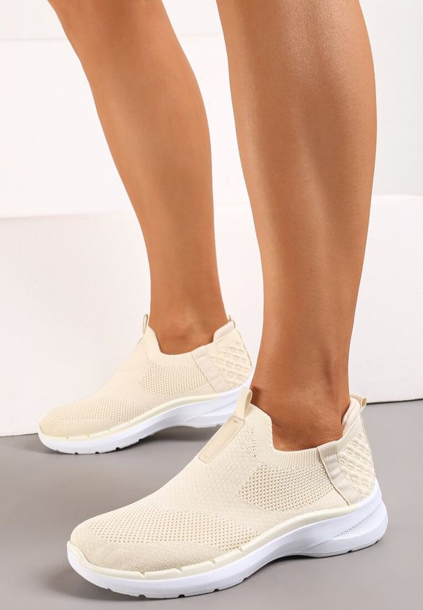 Renee - Beżowe Elastyczne Buty Sportowe przed Kostkę Eowinnes. Wysokość cholewki: przed kostkę. Zapięcie: bez zapięcia. Kolor: beżowy. Materiał: jeans