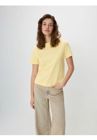 Reserved - T-shirt z merceryzowanej bawełny - jasnożółty. Kolor: żółty. Materiał: bawełna