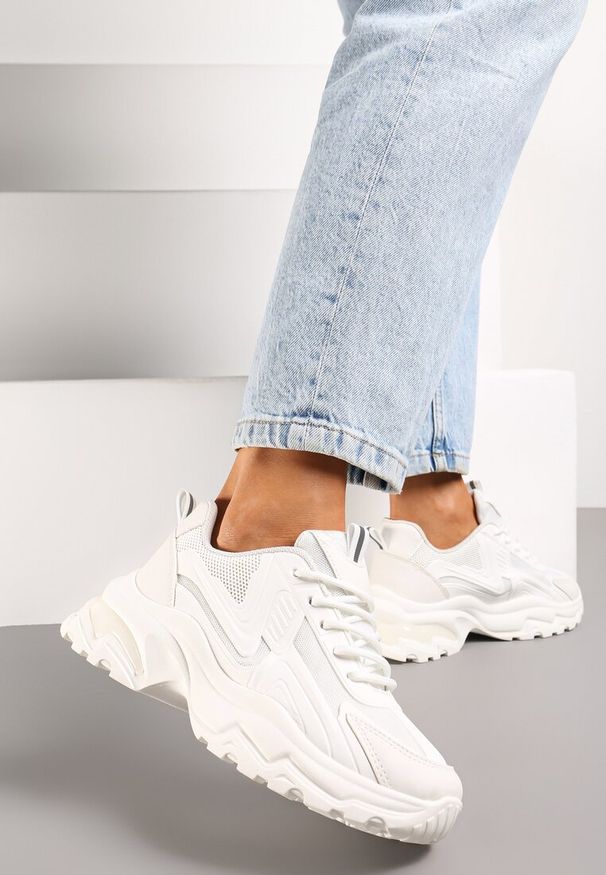 Born2be - Białe Sznurowane Sneakersy na Grubej Podeszwie z Przeszyciami Vleni. Okazja: na co dzień. Kolor: biały