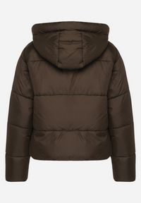 Born2be - Ciemnozielona Pikowana Kurtka Puffer z Kapturem Miviera. Okazja: na spacer, na co dzień. Typ kołnierza: kaptur. Kolor: zielony. Materiał: dzianina, jeans. Sezon: zima. Styl: casual #7