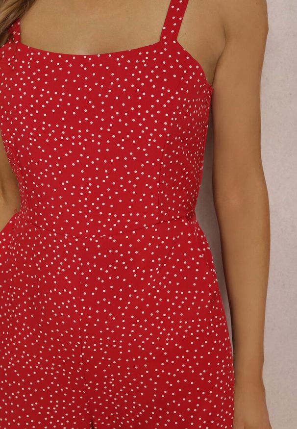 Renee - Bordowy Kombinezon Ismena. Okazja: na co dzień. Kolor: czerwony. Długość rękawa: na ramiączkach. Długość: długie. Wzór: aplikacja, grochy. Sezon: lato. Styl: casual