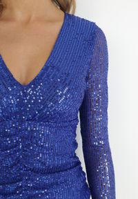 Born2be - Granatowa Cekinowa Sukienka z Marszczeniem Nerli. Kolor: niebieski. Wzór: aplikacja. Długość: mini #2