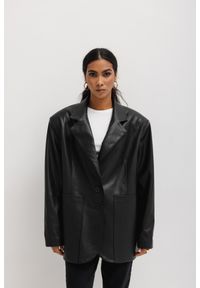 Marsala - Marynarka oversize z eko skóry w kolorze CZARNYM - HARLEY LEATHER. Kolor: czarny. Materiał: skóra. Długość rękawa: długi rękaw. Długość: długie. Styl: sportowy, elegancki #1