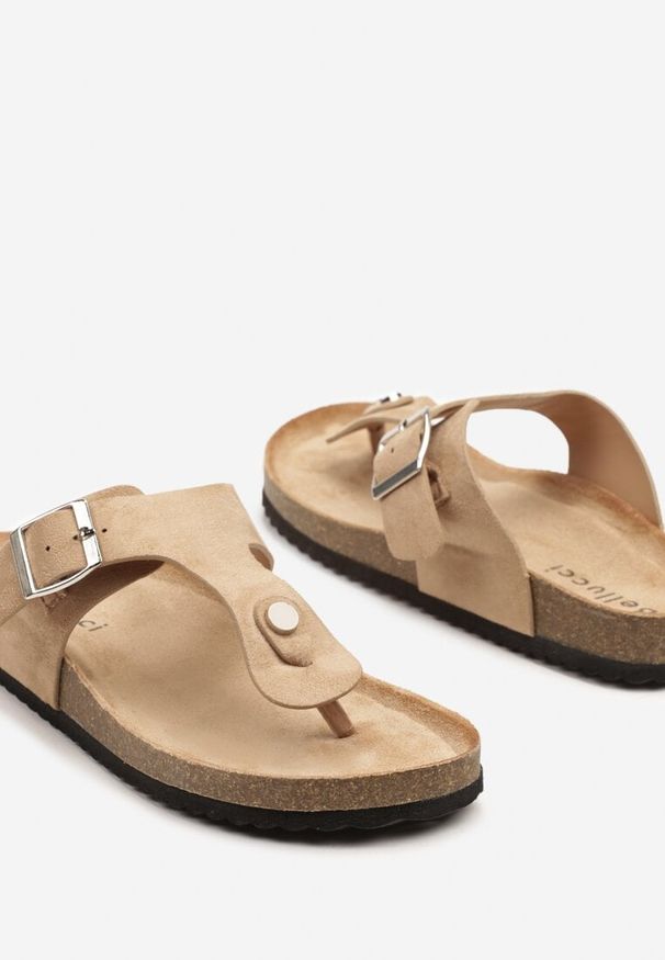 Born2be - Beżowe Japonki na Korkowej Grubej Podeszwie z Klamrą Florsemi. Okazja: na co dzień. Kolor: beżowy. Materiał: jeans. Styl: casual