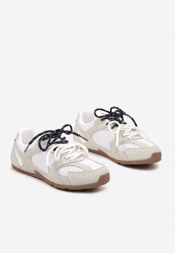 Renee - Beżowo-Szare Sneakersy z Kontrastującymi Sznurówkami i Przeszyciami Nanlita. Kolor: beżowy. Materiał: jeans. Obcas: na obcasie. Wysokość obcasa: niski