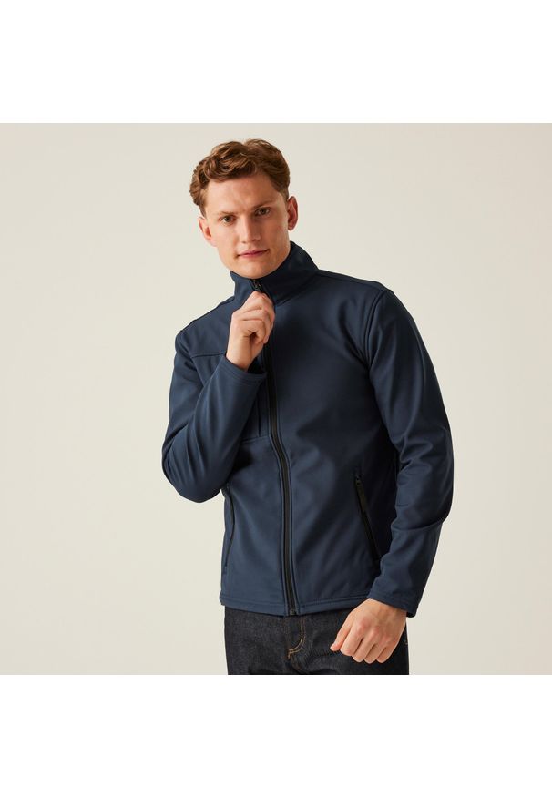 Regatta - Męska 3-warstwowa kurtka softshell z membraną Octagon II do druku. Kolor: niebieski. Materiał: softshell. Sport: turystyka piesza