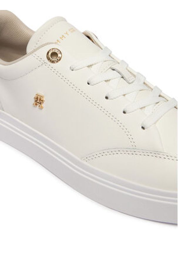 TOMMY HILFIGER - Tommy Hilfiger Sneakersy Th Chic Cupsole FW0FW09106 Écru. Kolor: kremowy. Materiał: skóra