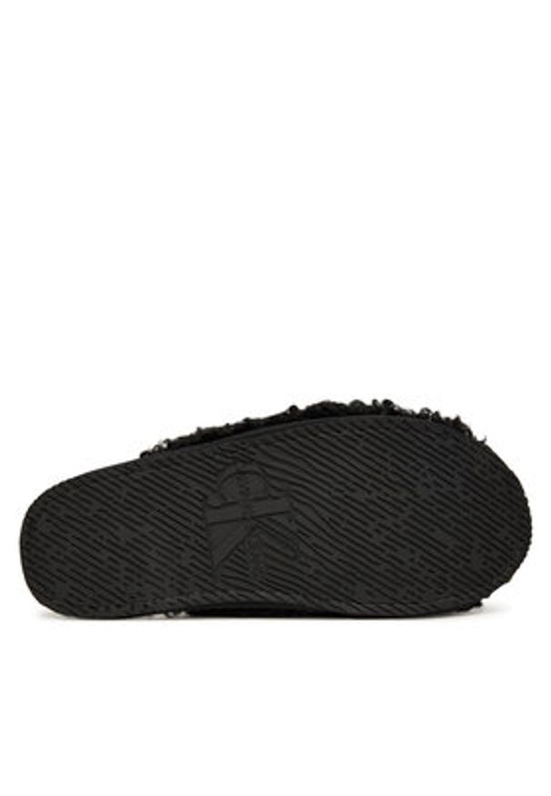 Calvin Klein Jeans Kapcie YW0YW01975 Czarny. Kolor: czarny. Materiał: materiał
