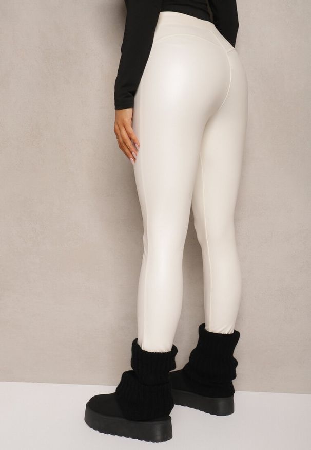 Renee - Białe Legginsy Push-Up z Ekoskóry Ocieplone Polarkiem Alabella. Okazja: na co dzień. Kolor: biały. Materiał: polar. Styl: casual, elegancki