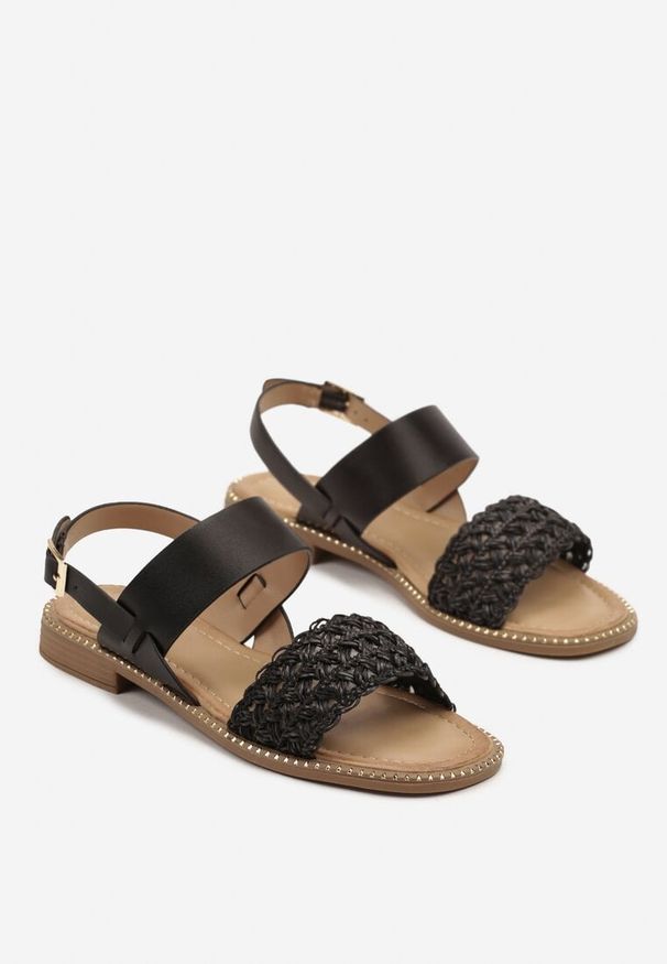 Renee - Czarne Sandały Ozdobione Plecionym Paskiem z Przodu Kolithiela. Okazja: na imprezę, na co dzień. Zapięcie: pasek. Kolor: czarny. Wzór: aplikacja. Sezon: wiosna, lato. Styl: casual