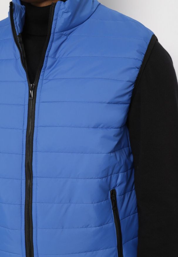 Born2be - Niebieska Pikowana Kamizelka Bezrękawnik z Zasuwanym Kieszeniami Eralinsa. Kolor: niebieski. Długość rękawa: bez rękawów