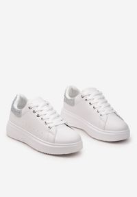 Born2be - Biało-Srebrne Sneakersy na Platformie z Zapiętkiem Ozdobionym Cyrkoniami i Brokatem Verada. Kolor: biały. Wzór: aplikacja. Obcas: na platformie #3