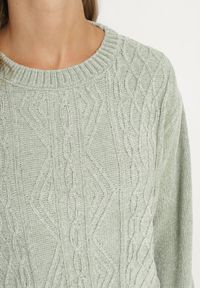 Born2be - Jasnozielony Sweter z Wiskozą Ozdobiony Tłoczeniem Zerini. Okazja: na co dzień. Kolor: zielony. Materiał: wiskoza. Wzór: aplikacja. Styl: casual, elegancki #5