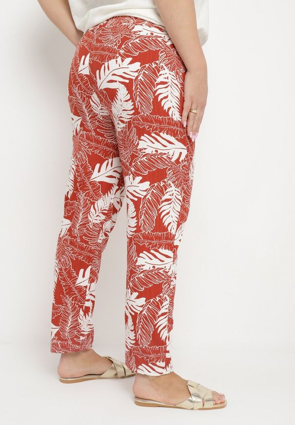 Born2be - Pomarańczowo-Białe Spodnie z Wysokim Stanem z Kieszeniami we Florystyczny Print Givona. Okazja: na spacer. Stan: podwyższony. Kolor: pomarańczowy. Materiał: tkanina. Wzór: nadruk. Sezon: lato