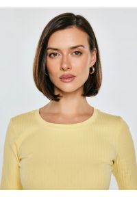 Big-Star - Koszulka damska w prążek żółta Imija 200. Okazja: na co dzień. Kolor: żółty. Materiał: prążkowany, dzianina, jeans, materiał. Długość rękawa: krótki rękaw. Wzór: prążki. Sezon: wiosna, lato. Styl: casual, elegancki #4