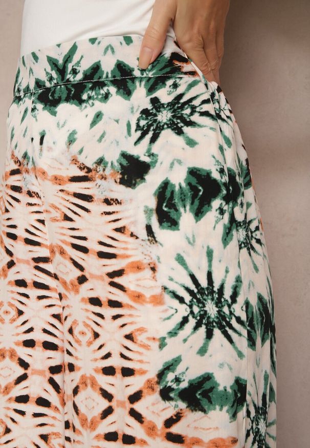 Renee - Zielono-Beżowe Wiskozowe Spodnie z Szerokimi Nogawkami w Abstrakcyjny Print Averora. Kolor: zielony. Materiał: wiskoza. Wzór: nadruk. Sezon: lato