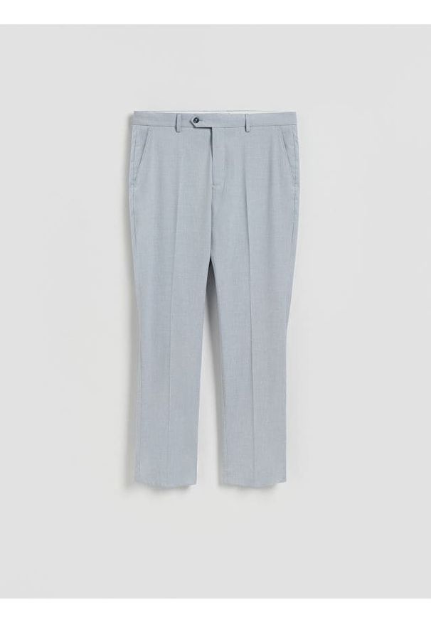 Reserved - Garniturowe spodnie slim fit - jasnoniebieski. Kolor: niebieski. Materiał: wiskoza, tkanina