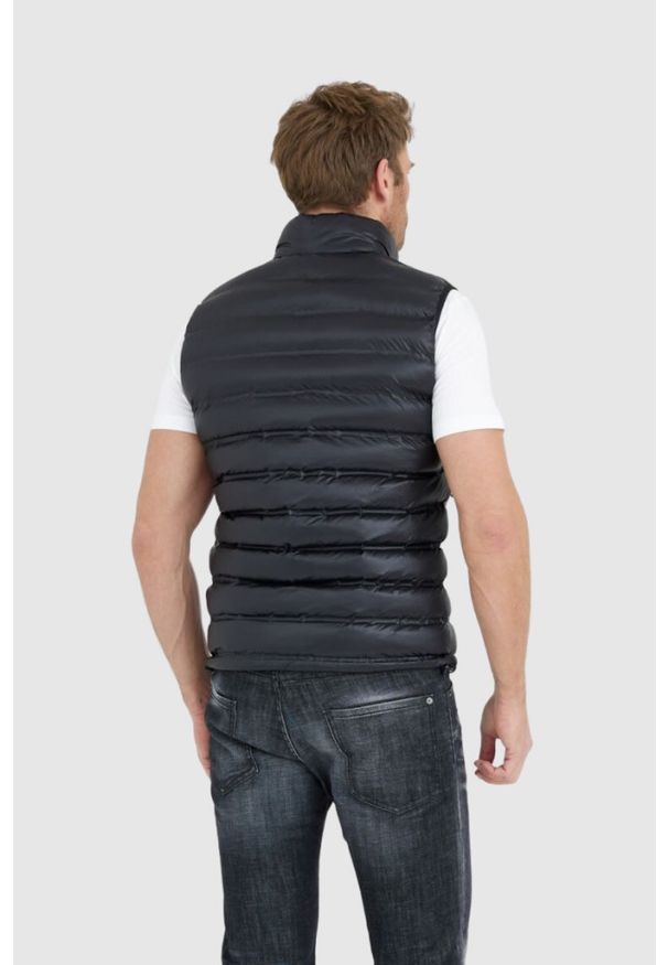 Blauer USA - BLAUER Czarny puchowy bezrękawnik męski Logan. Kolor: czarny. Materiał: puch. Długość rękawa: bez rękawów
