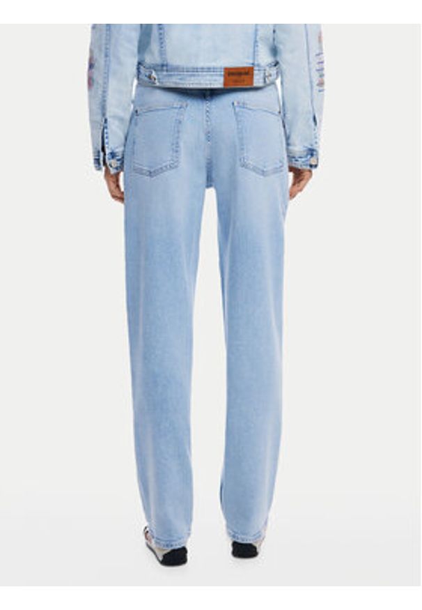 Desigual Jeansy Hawai 25SWDD13 Niebieski Mom Fit. Kolor: niebieski