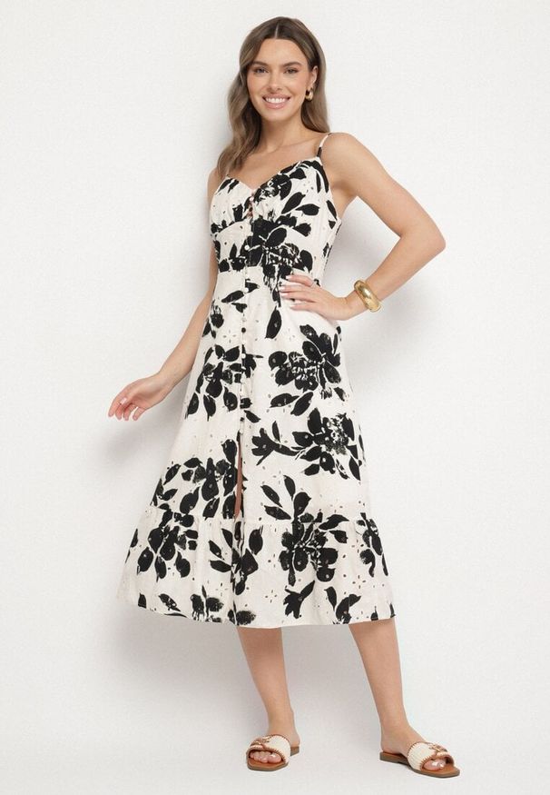 Born2be - Czarna Ażurowa Sukienka z Bawełny o Rozkloszowanym Kroju na Ramiączkach Nitaria. Okazja: na spacer, na imprezę, na co dzień. Typ kołnierza: dekolt w kształcie V. Kolor: biały. Materiał: bawełna. Długość rękawa: na ramiączkach. Wzór: ażurowy. Sezon: lato. Styl: casual