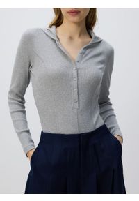 Reserved - Body z kapturem - jasnoszary. Typ kołnierza: kaptur. Kolor: szary. Materiał: prążkowany, bawełna, dzianina #1