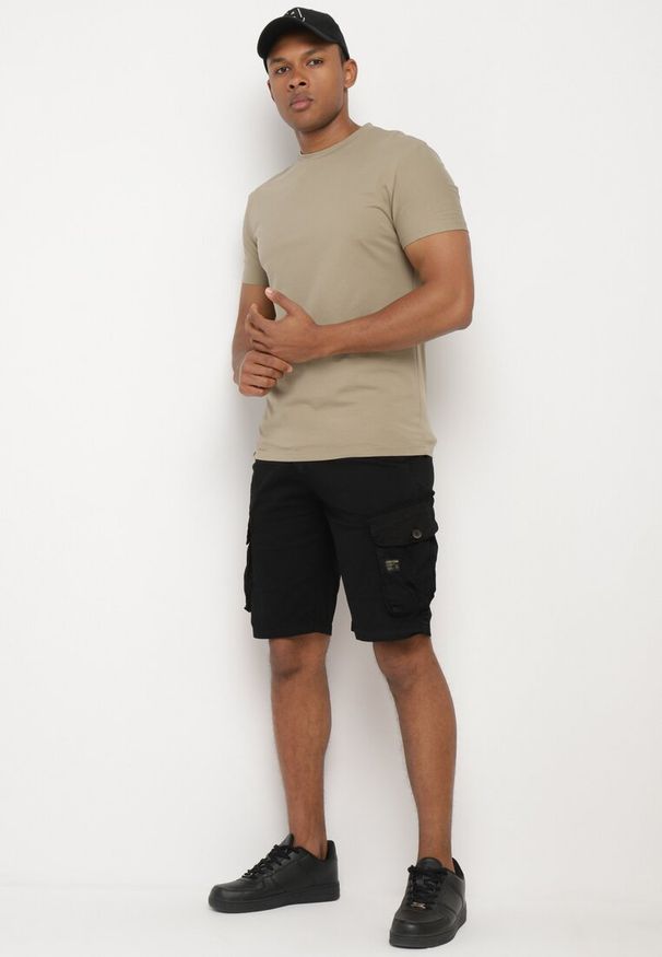 Born2be - Czarne Szorty Bawełniane w Stylu Cargo z Klapami na Kieszeniach Quoolia. Okazja: na co dzień. Kolor: czarny. Materiał: bawełna. Styl: casual