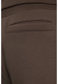Guess - GUESS Brązowe męskie spodnie dresowe z lampasami Mickey, Rozmiar S. Kolor: brązowy. Materiał: dresówka #5