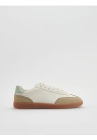 Reserved - Sneakersy z kontrastowymi elementami - biały. Kolor: biały. Materiał: skóra