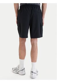 Under Armour Szorty sportowe UA Vibe Woven Cargo 1386560 Czarny Regular Fit. Kolor: czarny. Materiał: syntetyk. Styl: sportowy #3