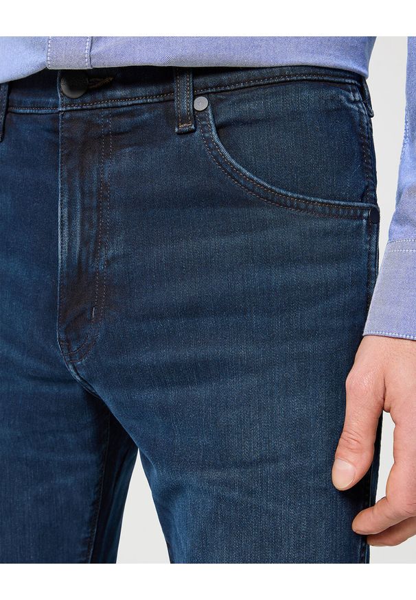 Wrangler - WRANGLER MĘSKIE SPODNIE JEANSOWE LARSTON MIDNIGHT RODEO 112356853 W18S008805
