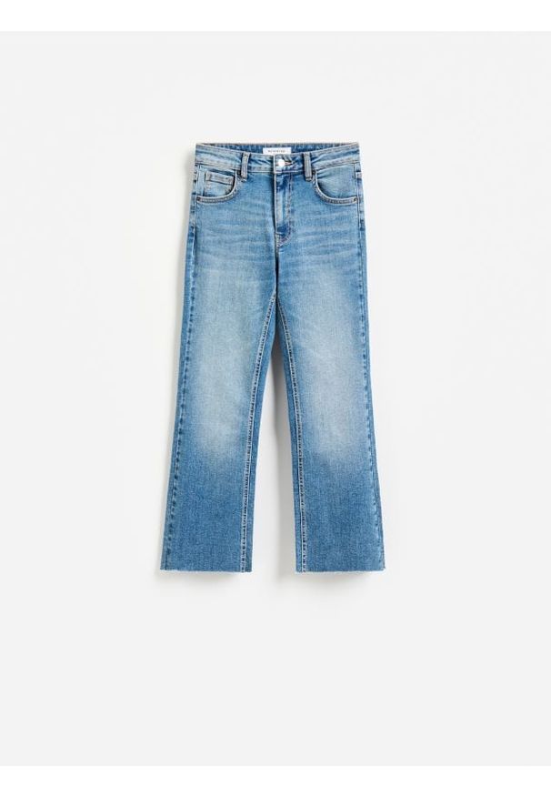 Reserved - Jeansy flare cropped - niebieski. Kolor: niebieski