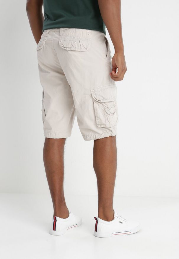 Born2be - Beżowe Szorty Bawełniane Cargo Achala. Kolor: beżowy. Materiał: bawełna. Wzór: aplikacja, jednolity