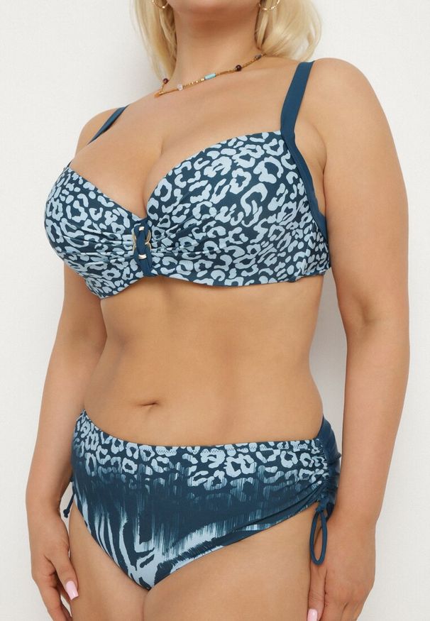 Born2be - Jasnoniebieskie Bikini w Panterkę Biustonosz i Majtki Figi ze Ściągaczem Linuria. Kolekcja: plus size. Kolor: niebieski. Wzór: motyw zwierzęcy