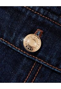 IXIAH AUSTRALIA - Jeansowa spódnica midi. Stan: podwyższony. Kolor: niebieski. Materiał: jeans. Wzór: aplikacja #3