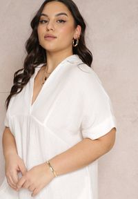 Renee - Biała Bawełniana Sukienka Mini o Pudełkowym Fasonie z Kołnierzykiem Elealla. Kolekcja: plus size. Kolor: biały. Materiał: bawełna. Długość rękawa: krótki rękaw. Typ sukienki: dla puszystych. Długość: mini