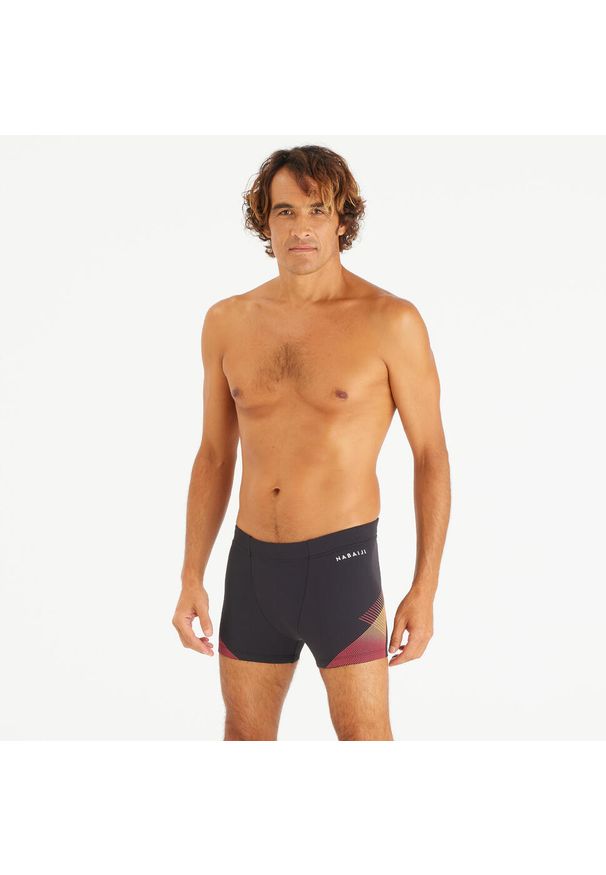 NABAIJI - Bokserki pływackie męskie Nabaiji 500 Fiti Tria. Kolor: czarny, pomarańczowy, wielokolorowy. Materiał: poliester, materiał. Długość: długie