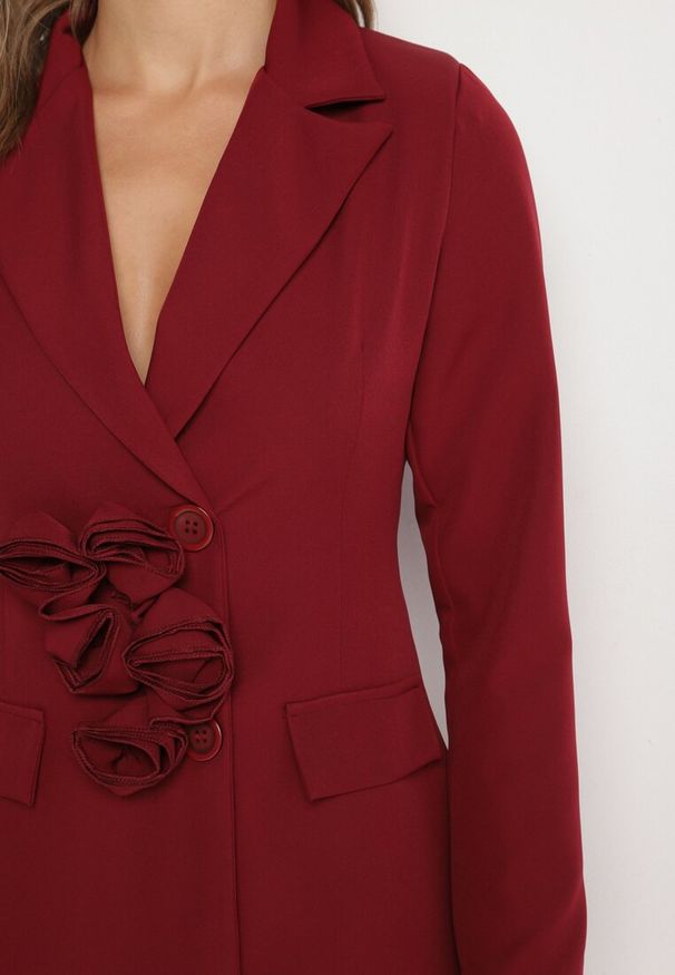 Born2be - Bordowa Sukienka Marynarka z Kwiatami 3D i Usztywnioną Linią Ramion Nelailis. Okazja: na co dzień. Kolor: czerwony. Wzór: kwiaty. Typ sukienki: proste. Styl: glamour, casual, elegancki