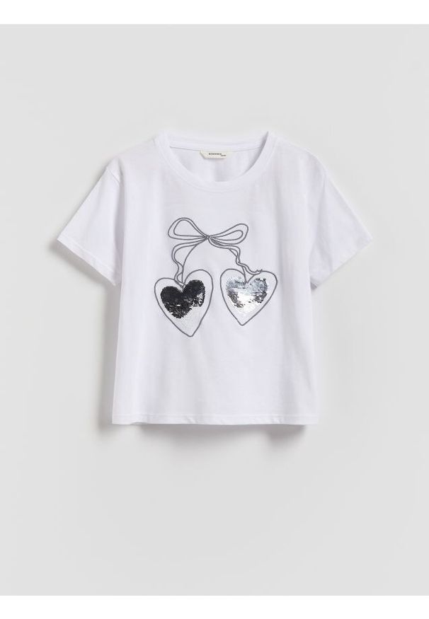 Reserved - T-shirt z cekinową aplikacją - złamana biel. Materiał: bawełna. Długość: krótkie. Wzór: aplikacja
