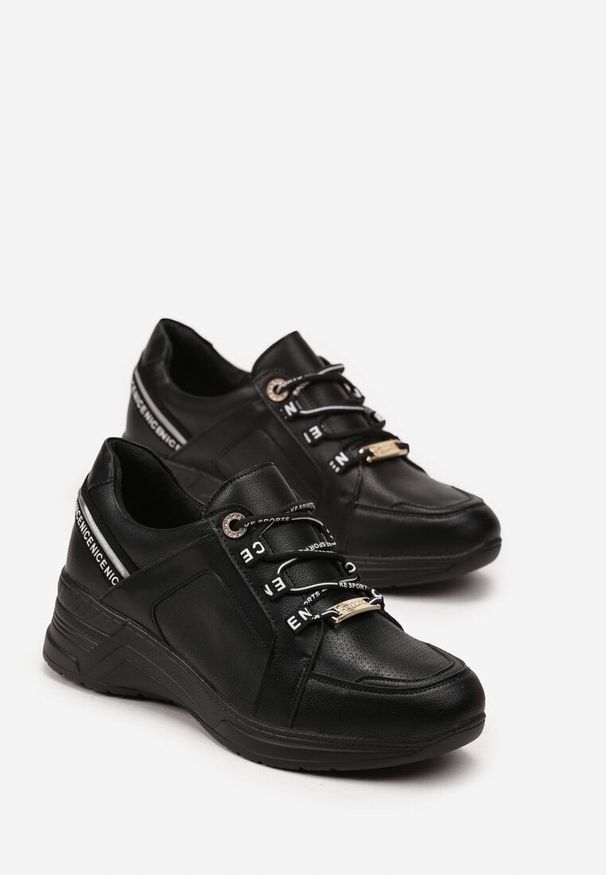 Born2be - Czarne Sneakersy na Niskim Koturnie z Ozdobnymi Napisami ze Skórzaną Wkładką Drilvia. Kolor: czarny. Materiał: skóra. Wzór: napisy. Obcas: na koturnie