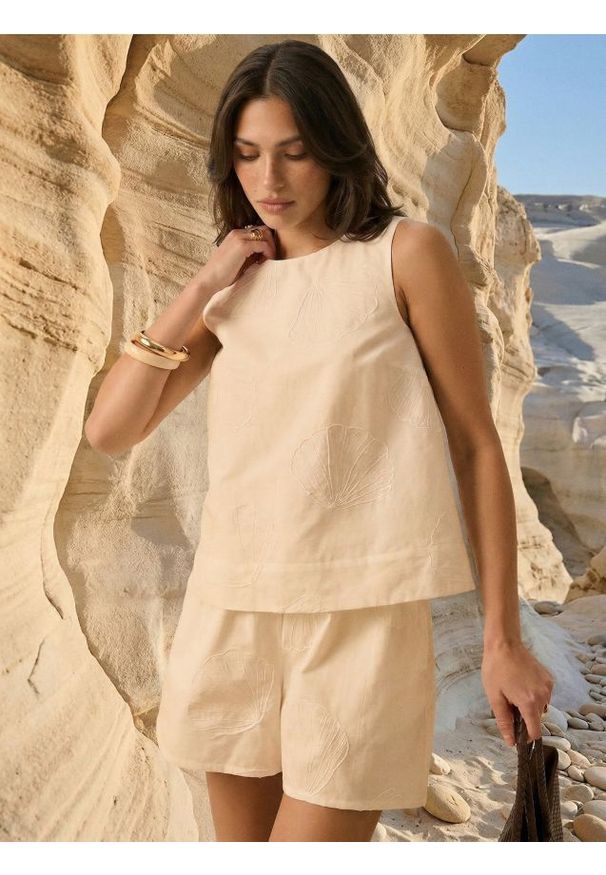 Sinsay - Luźne bawełniane szorty z haftem - biały. Kolor: biały. Materiał: bawełna. Wzór: haft