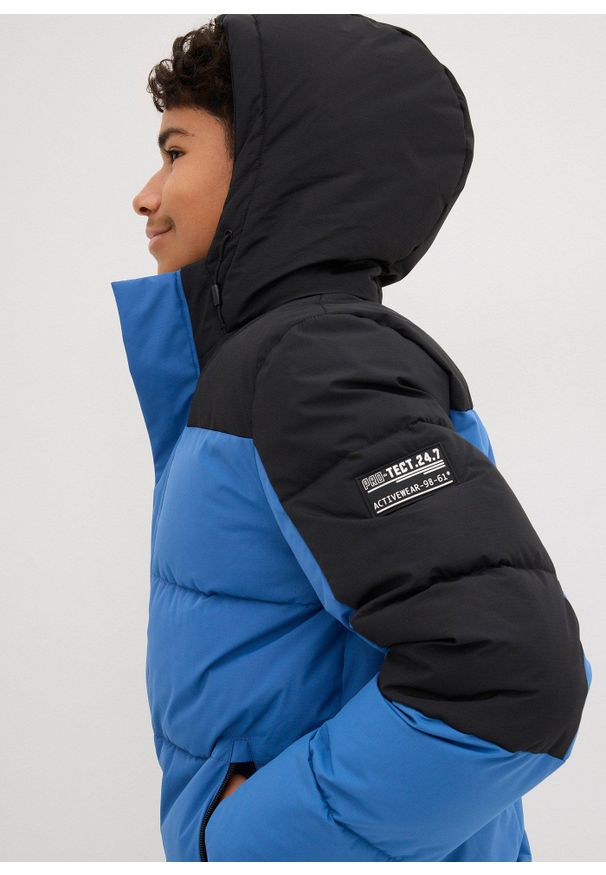 bonprix - Hydrofobowa kurtka zimowa na polarowej podszewce. Kolor: niebieski. Materiał: polar. Sezon: zima