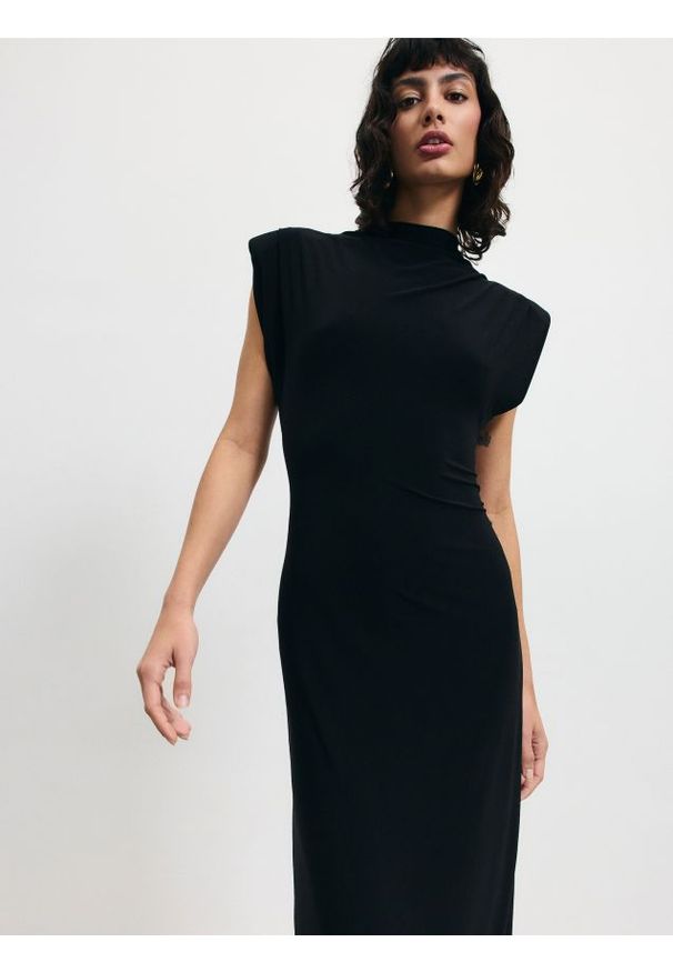 Reserved - Sukienka midi - czarny. Kolor: czarny. Materiał: dzianina. Wzór: gładki. Typ sukienki: proste. Długość: midi