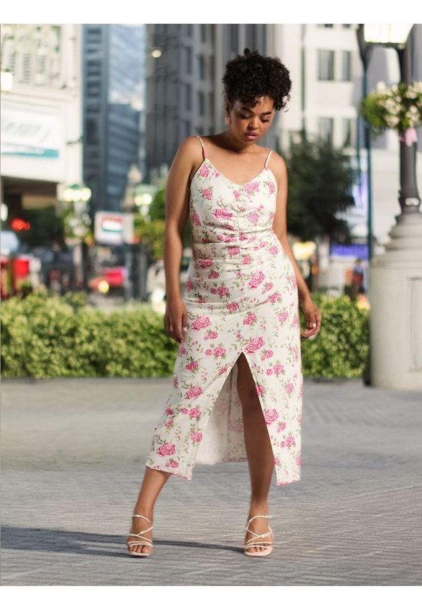 Sinsay - Sukienka midi - wielobarwny. Długość rękawa: na ramiączkach. Wzór: kwiaty. Długość: midi