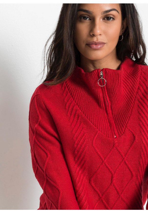 bonprix - Sweter ze stójką we wzór w warkocze. Typ kołnierza: kołnierzyk stójkowy. Kolor: czerwony