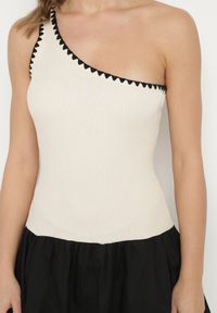 Born2be - Beżowa Asymetryczna Sukienka o Kroju Bombki z Kontrastującą Lamówką Amoiane. Okazja: na co dzień. Kolor: beżowy. Materiał: poliester. Typ sukienki: asymetryczne, bombki. Styl: casual, elegancki #4