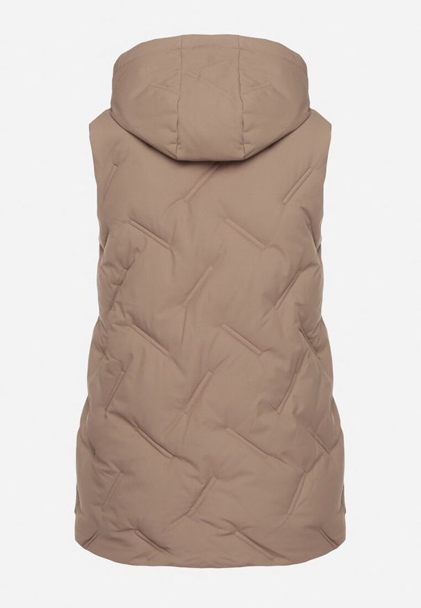 Born2be - Ciemnobeżowa Przejściowa Kamizelka z Pikowanymi Przeszyciami i Kapturem Fesolira. Okazja: na co dzień. Kolekcja: plus size. Kolor: beżowy. Materiał: jeans. Styl: casual, sportowy