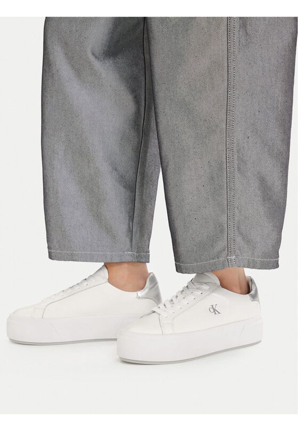 Calvin Klein Sneakersy Flatform Lace Up Lth Met YW0YW01929 Biały. Kolor: biały. Materiał: skóra